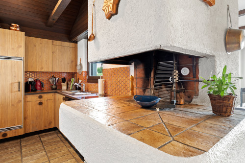 Wohnküche mit Feuerstelle