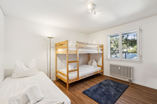 Schlafzimmer 2 mit Einzelbett/Stockbett