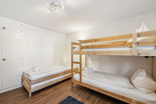 Schlafzimmer 2 mit Einzelbett/Stockbett
