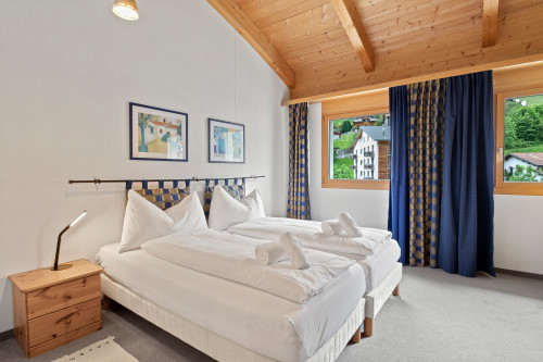 Schlafzimmer 1 mit Doppelbett / OG