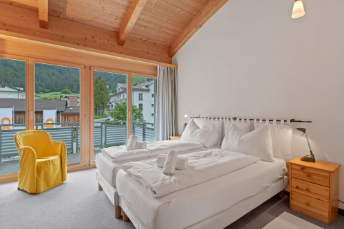 Schlafzimmer 2 mit Doppelbett / OG