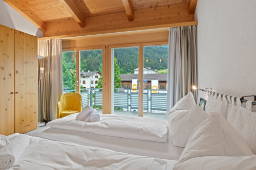 Schlafzimmer 2 mit Doppelbett / OG