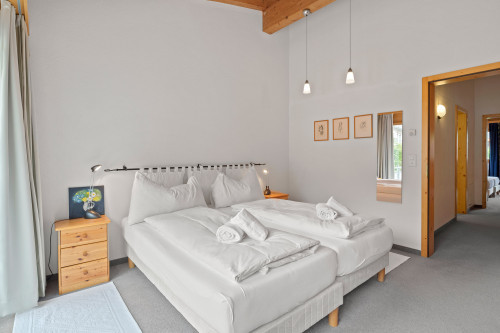 Schlafzimmer 2 mit Doppelbett / OG