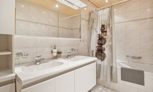 Bad en Suite mit WC und Badewanne